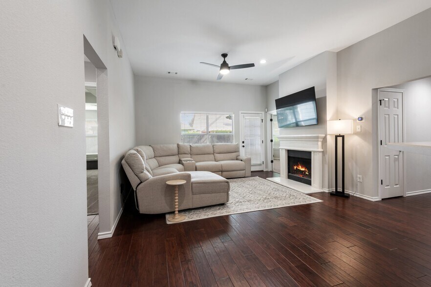 Building Photo - 5804 Parkplace Dr