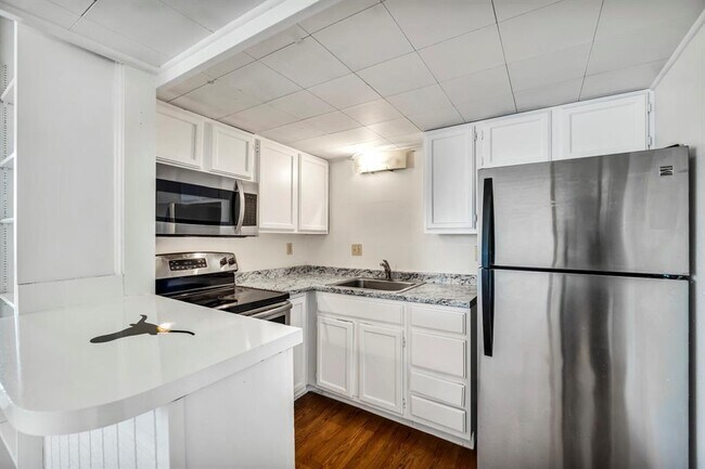 Building Photo - 1000 W 26th St