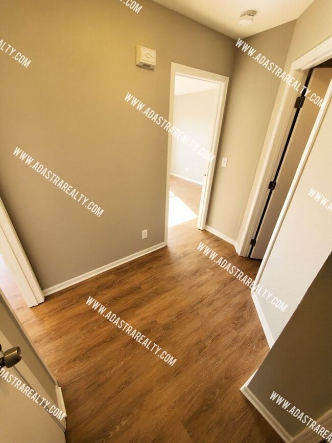 Building Photo - Gorgeous Remodeled Duplex in Baldwin City-Available in JUNE!!
