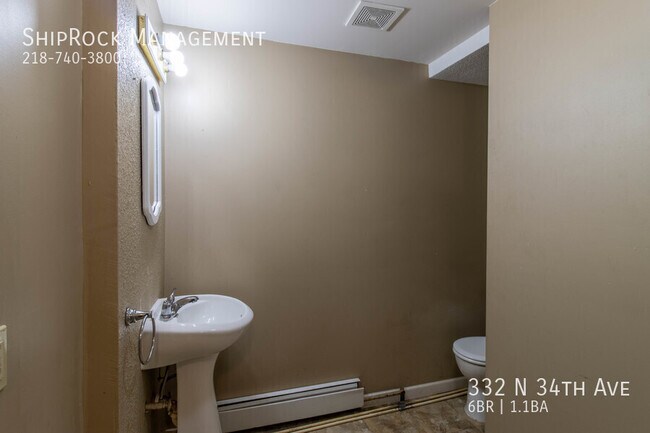 Building Photo - 332 N 34th Ave E