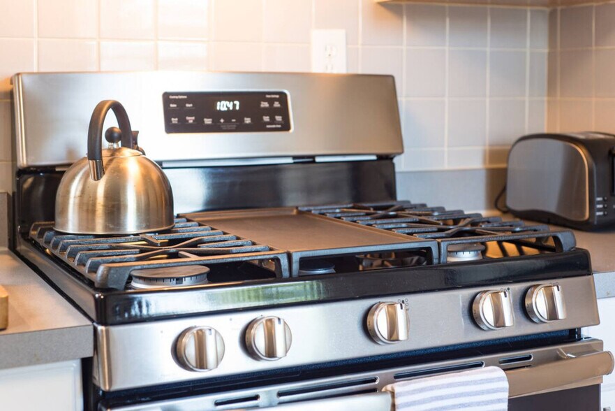 Building Photo - 170 Vassall St