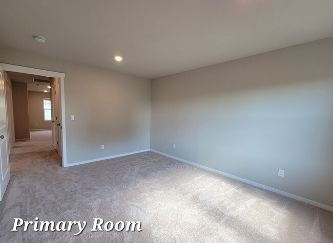 Building Photo - Brand New 3 bed with loft and fully fenced yard in convenient CK location!