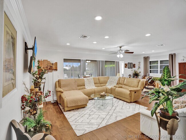 Building Photo - 340 Orange Tree Dr