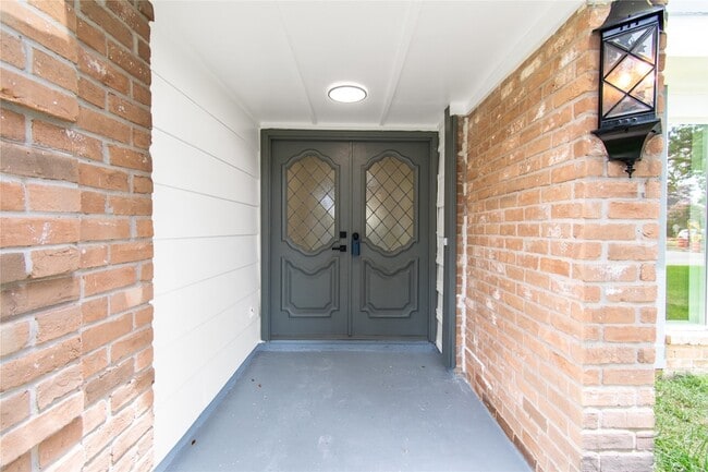 Building Photo - 15202 La Paloma Dr