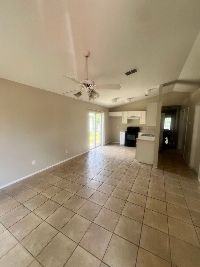 Building Photo - MOVE IN SPECIAL!! HALF A MONTH'S RENT!!lov...
