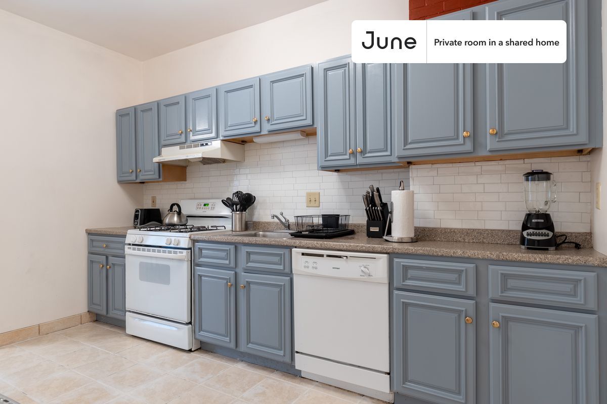 Building Photo - Room in Shared 4 bed/2 bath home