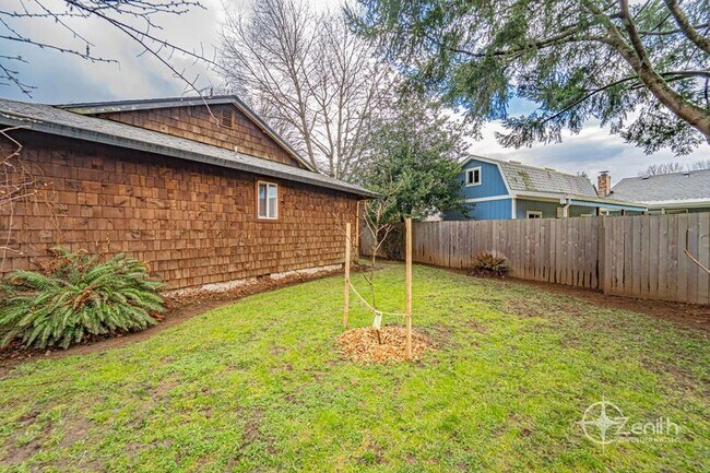 Building Photo - 15501 SE 19th Cir