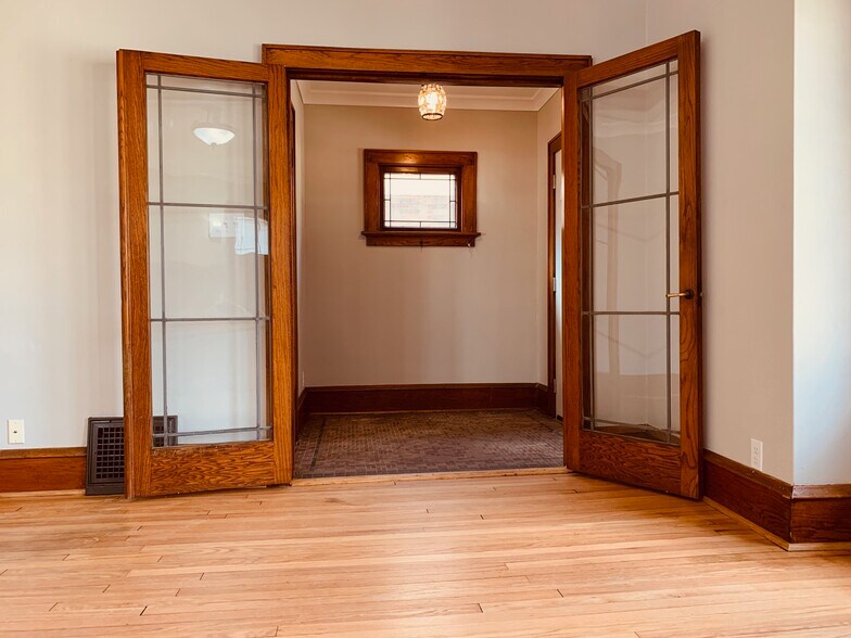 Building Photo - 5021 W Greenfield Ave
