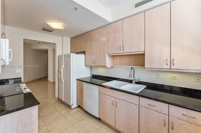 Building Photo - 801 Brickell Key Blvd