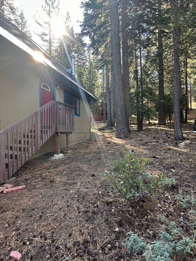 Building Photo - Great End Of Street location -  3 bedroom,...