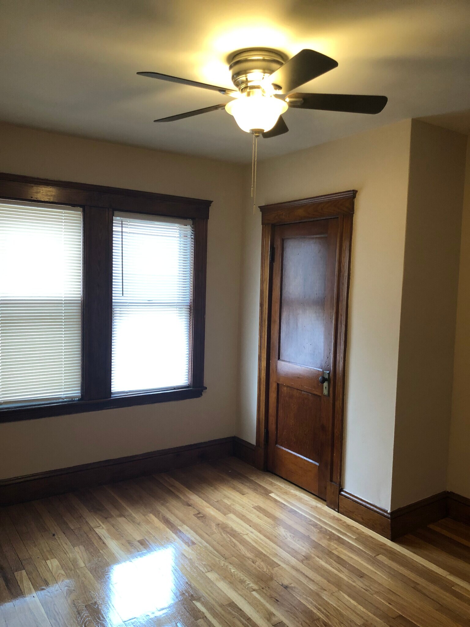 Building Photo - 142 Glendale St