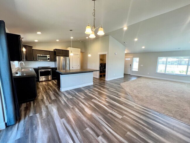 Building Photo - Modern 4 Bedroom Rambler in Ellensburg