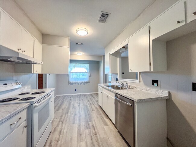 Building Photo - 986 Lone Star Dr
