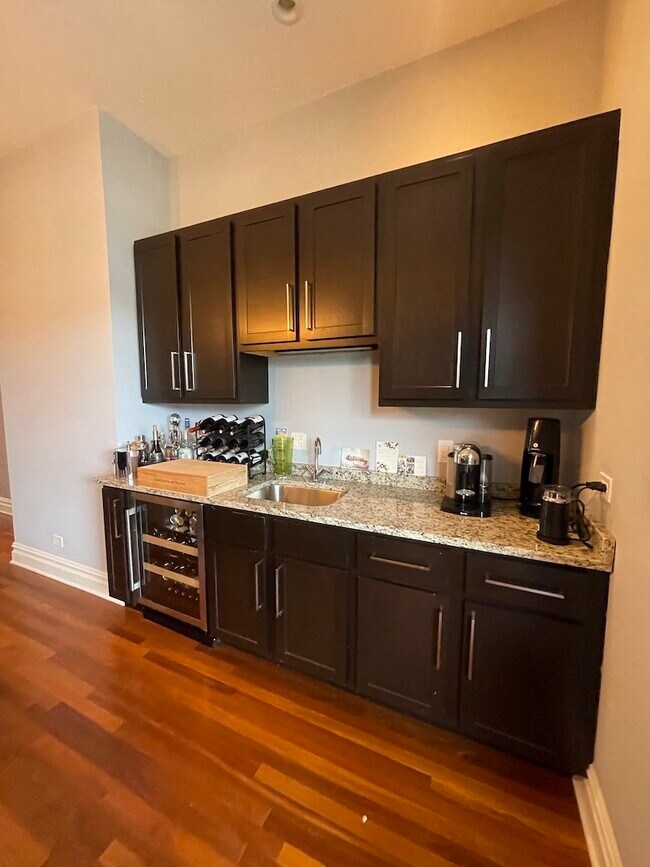 Building Photo - 1746-52 W North Ave