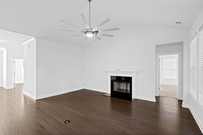 Building Photo - 3740 Sage Dr