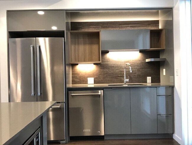 Building Photo - 2 Bedroom Condo in the Confluence!