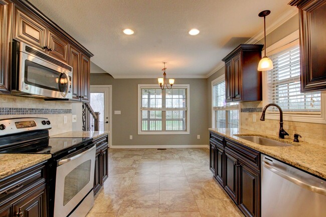 Building Photo - Executive Home on Cul de sac off exit 8.  Hurry.