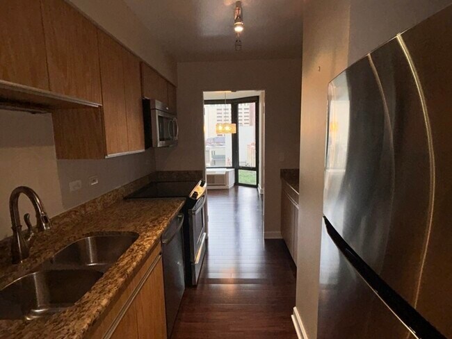 Building Photo - 50 E Bellevue Pl