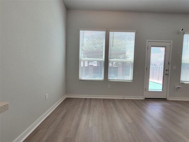 Building Photo - 1301 Showbox St