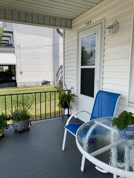 Building Photo - 314 Willow St