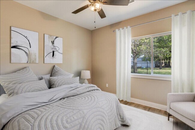 Building Photo - Auburn Villas 4 Bedroom Maxine