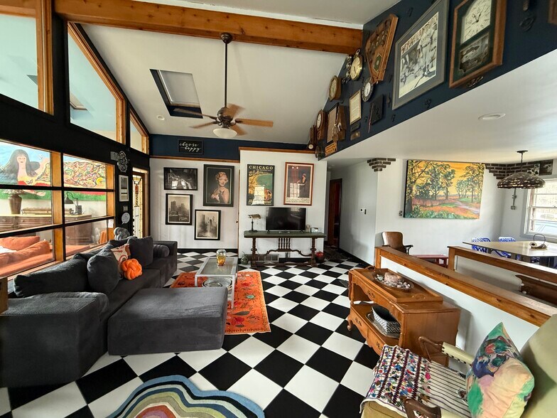 Building Photo - 32275 Center St