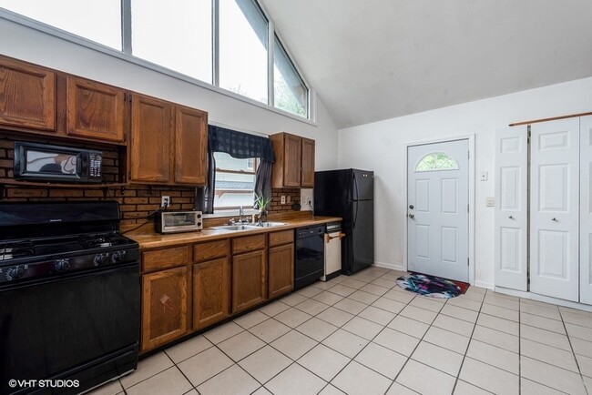 Building Photo - 544 N Hainesville Rd