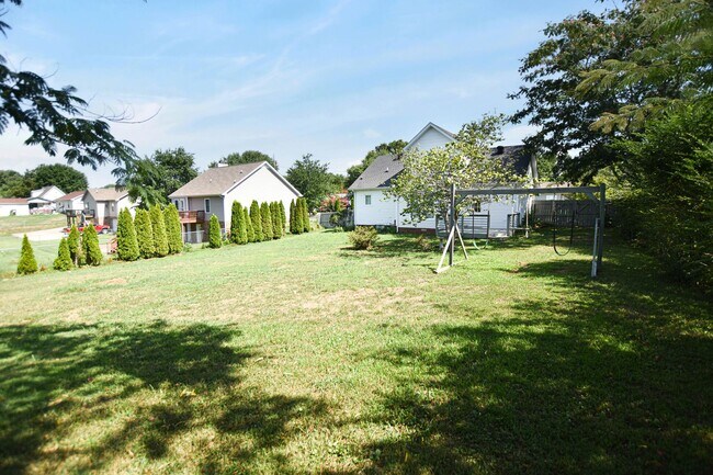 Building Photo - Updated Three Bedroom in Sango!