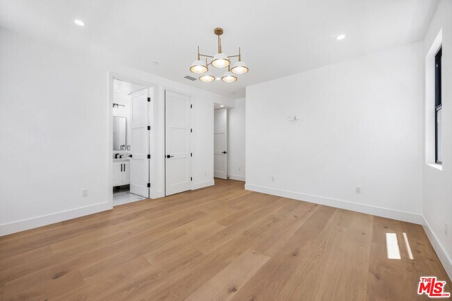 Building Photo - 926 17th St