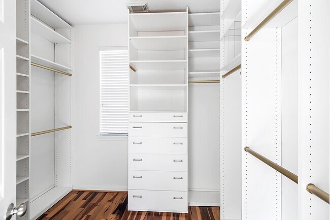 Building Photo - 803 Chisel Point Dr