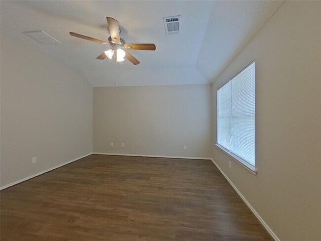 Building Photo - 33107 Cottonwood Bend