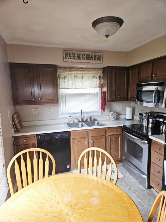 Building Photo - 3445 Malabu Cir