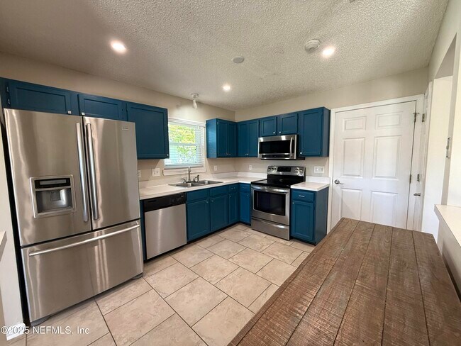 Building Photo - 4578 Blue Stream Ln N