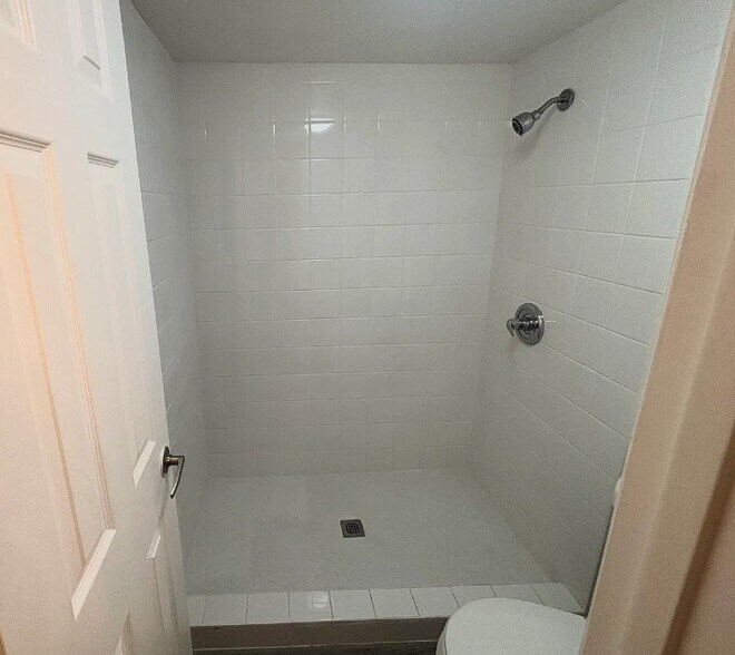 Building Photo - 7110 E Continental Dr