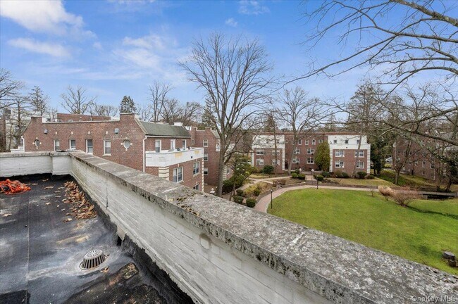 Building Photo - 13 Sunnybrook Rd