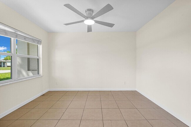 Building Photo - 261 NE 45th St