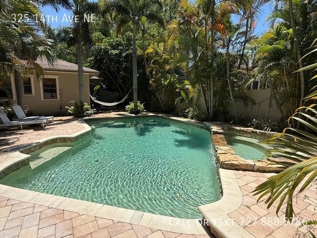 Building Photo - 325 14th Ave NE