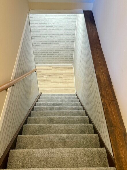 Building Photo - 7217 Park Shores Ct