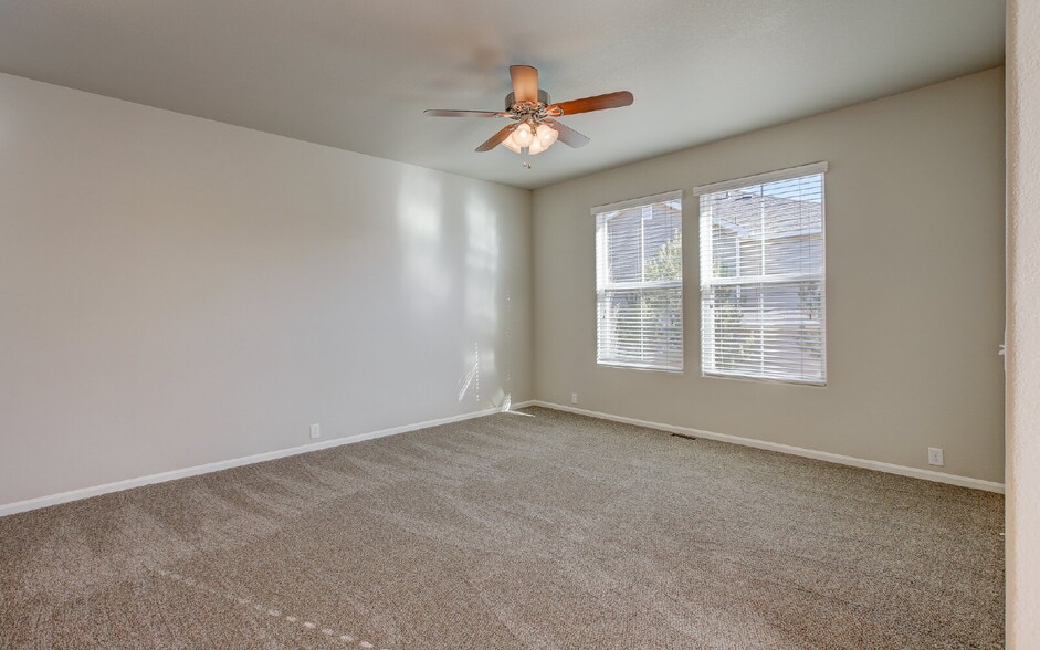 Building Photo - Granite Kitchen, Central AC, Oversized Gar...