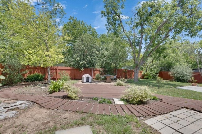 Building Photo - 2102 Bristol Dr