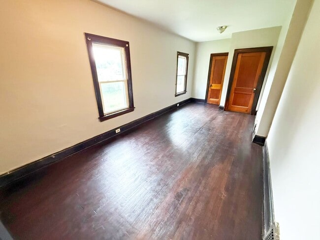 Building Photo - 4 BED 1 BATH SINGLE FAMILY HOME IN MT PLEA...