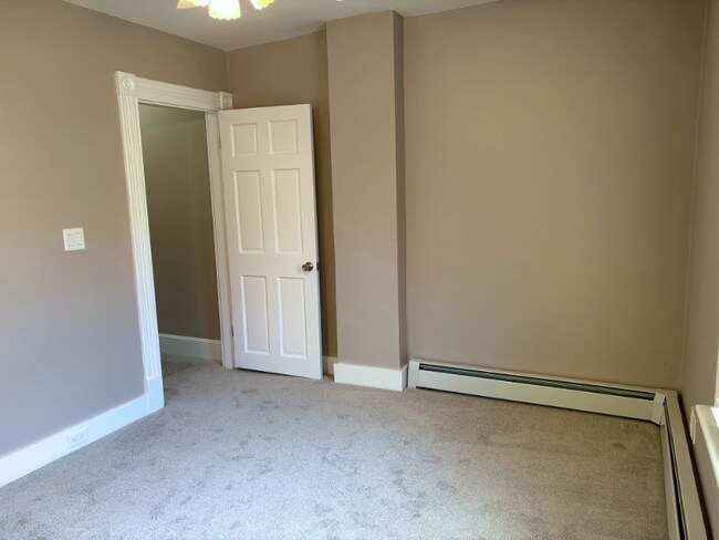 Building Photo - 210 Echo Lake Rd