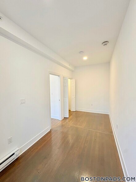 Building Photo - 11 Queensberry St
