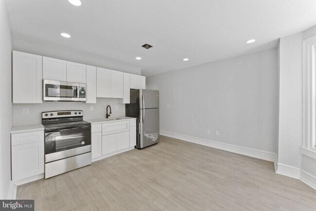 Building Photo - 7703 Ridge Ave