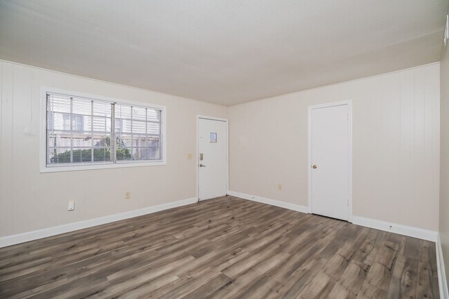 Building Photo - 517 Rutledge Ave