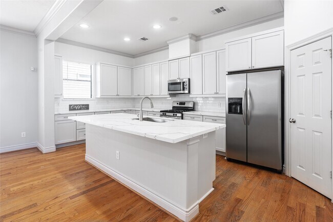 Building Photo - 3104 Hamilton St