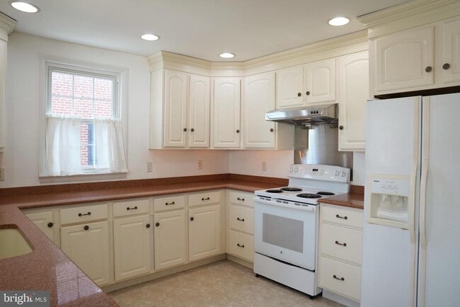 Building Photo - 244 Williams Rd