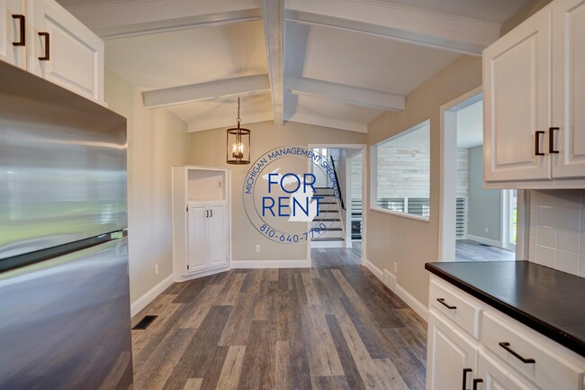 Building Photo - 5093 Spinning Wheel Dr