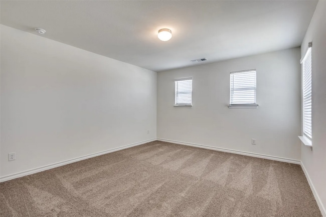 Building Photo - 749 Windsor Dr