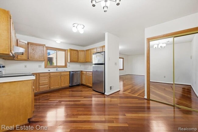 Building Photo - 2251 Crystal Dr